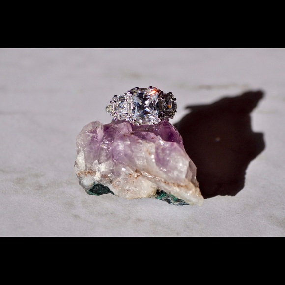 sterling silver ring with CZ - Picture 6 of 8